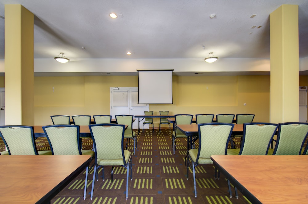 Holiday Inn Express Hotel & Stes Kansas City Sports Complex by IHG - photo 46