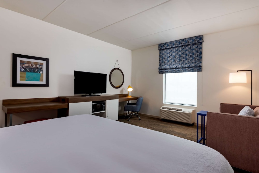 Hampton Inn Baltimore Bayview Campus - photo 12