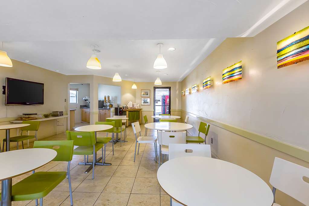 Rodeway Inn Magic Mountain Area - photo 26