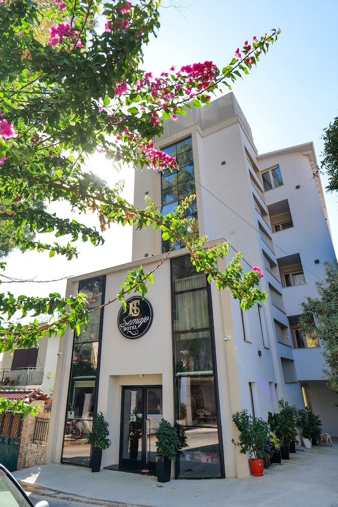Hotel Semajo - carbon neutral hotel in Vlore