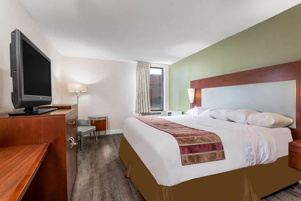 Days Inn & Suites by Wyndham Rocky Mount Golden East - photo 16