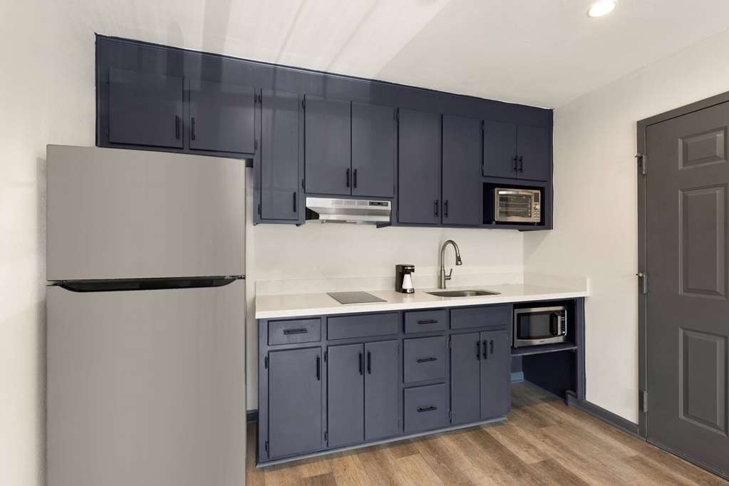 Ramada by Wyndham Studio Suites Dothan - photo 20