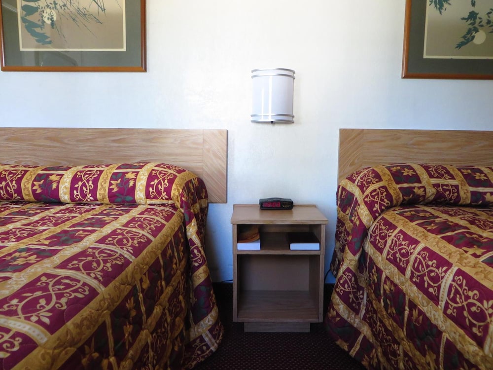 American Inn Ontario - photo 25