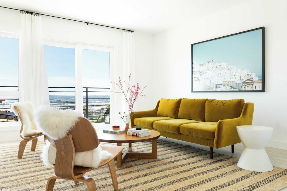 Avalon Buyout by AvantStay Mins to Gaslamp Rooftop w BBQ Sleeps 24 - photo 15