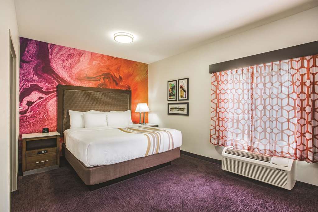 La Quinta Inn & Suites by Wyndham Chambersburg - photo 17