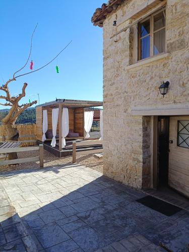 Agios Ioannis Stone Cottage with Private Heated Pool & Hydro massage — 4-Star Luxury Hotel in Korinthos, Greece