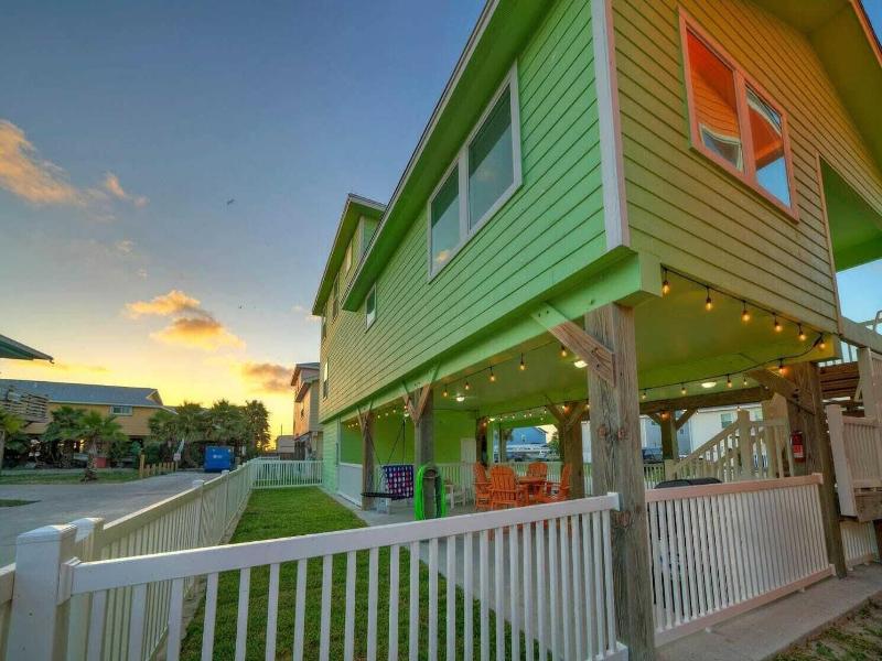 Reel Life Dreams by Avantstay Pool Near Beach - photo 61