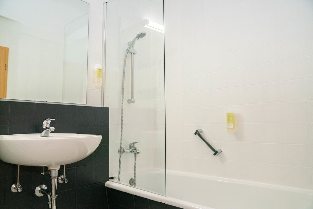 Deep Soaking Bathtub