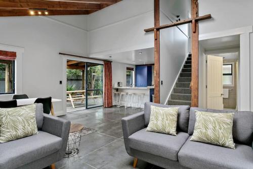 Central and Cozy 2BR Retreat With Parking and Free Wifi in Taupo, New Zealand