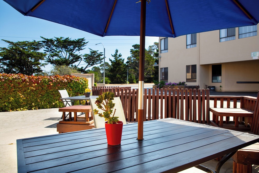 Munras Inn - photo 40