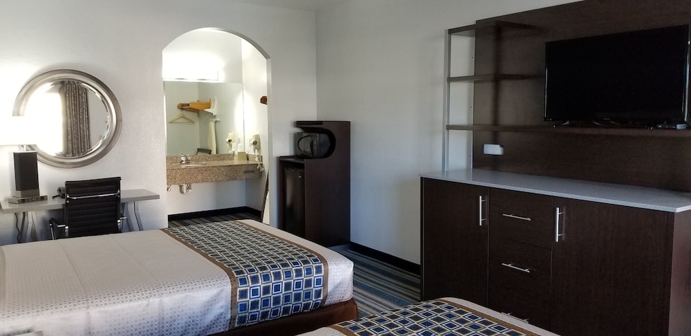 HomeBridge Inn and Suites - photo 6