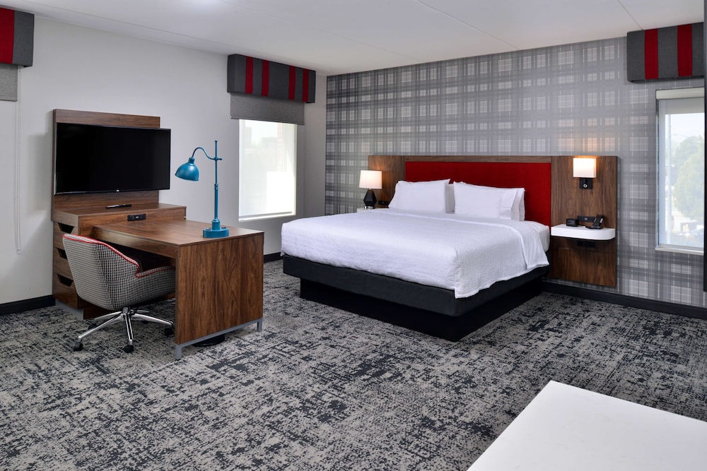 Hampton Inn & Suites Greensboro Downtown - photo 14
