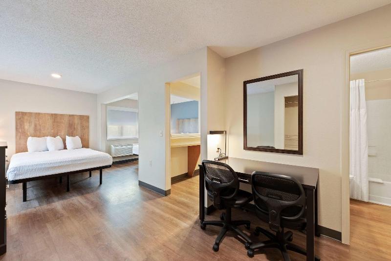 Extended Stay America Charlotte University Place E. McCullough Dr. - photo 13