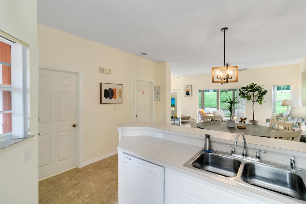 Minutes to Disney Boutique 3BR 2.5 Bath Coastal TH - photo 10