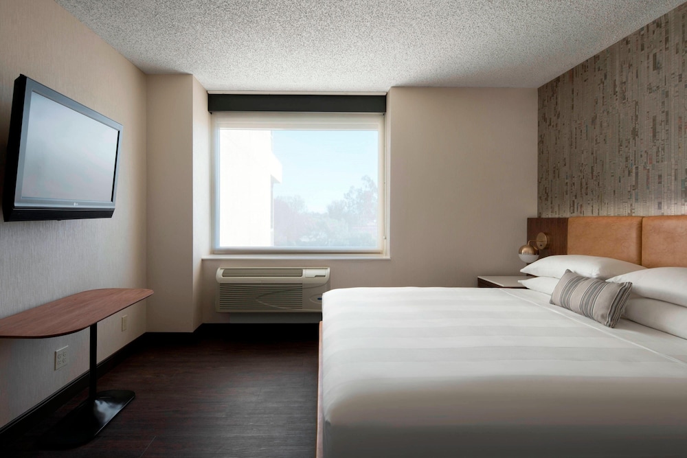 Fullerton Marriott at California State University - photo 10