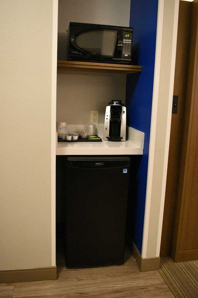Holiday Inn Express & Suites South Lincoln by IHG - photo 17