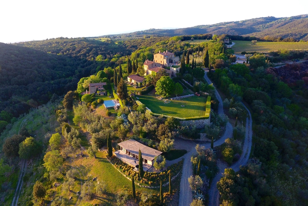 Castello Di Vicarello — hotel in Cinigiano