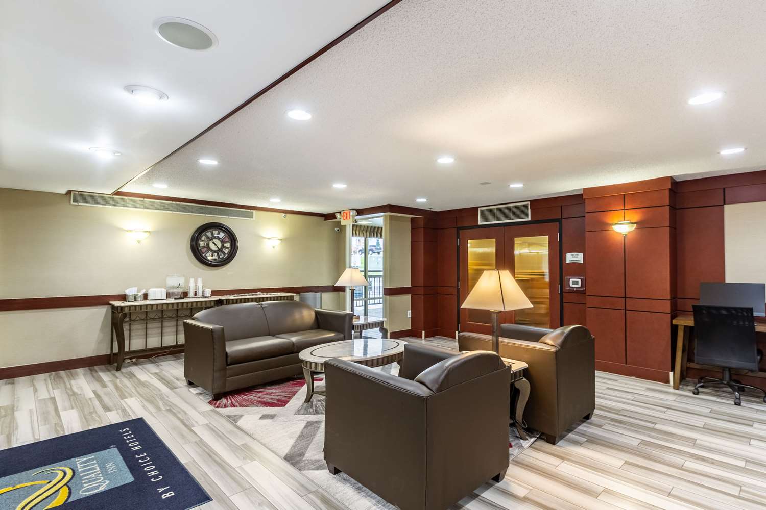 Quality Inn Milwaukee Brookfield - photo 8