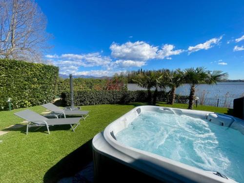 Lake Home Holiday Wellness Villa Da Sogno Sul Lago — 4-Star Luxury Hotel in Pusiano, Italy