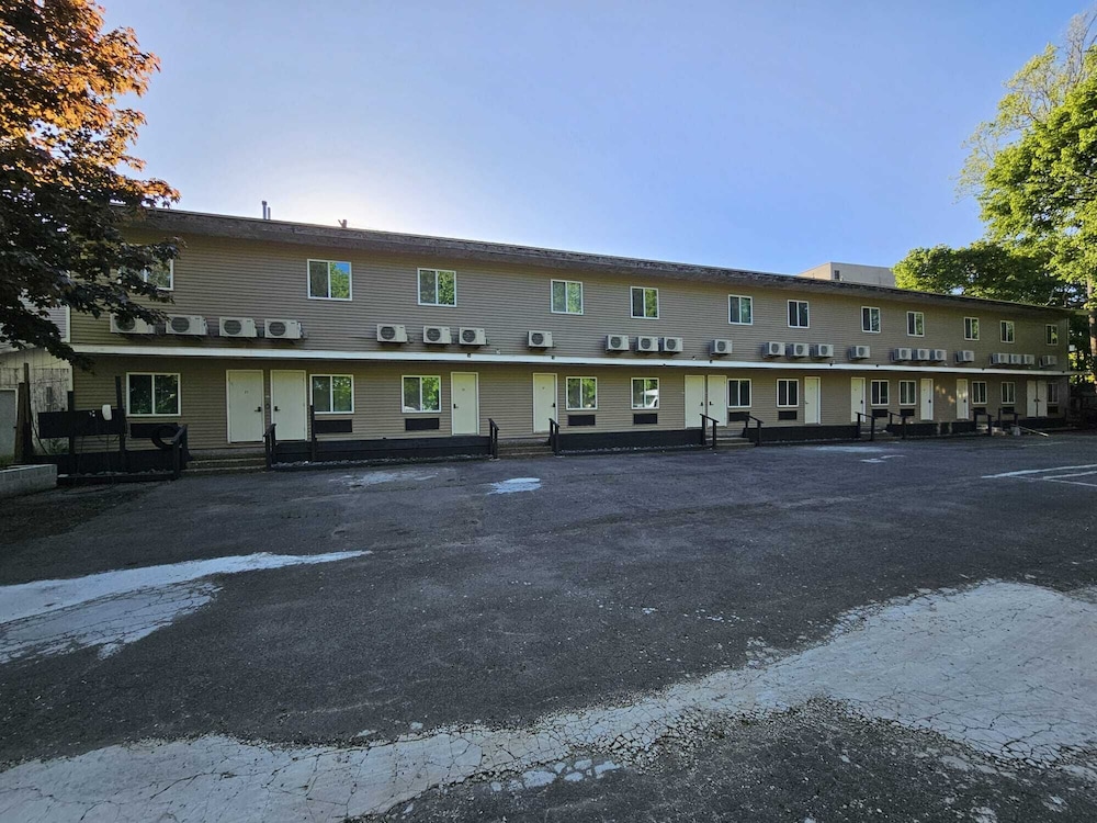 Upstate Inn Monticello - photo 10