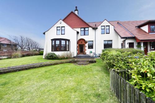 Dunvegan Apartment Troon — 4-Star Luxury Hotel in Troon, United Kingdom