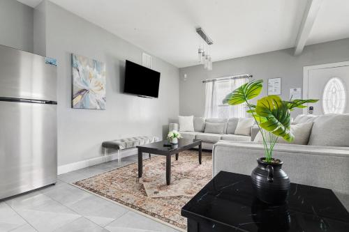 Lovely 4BR Near the Falls and Casino in Niagara Falls, United States