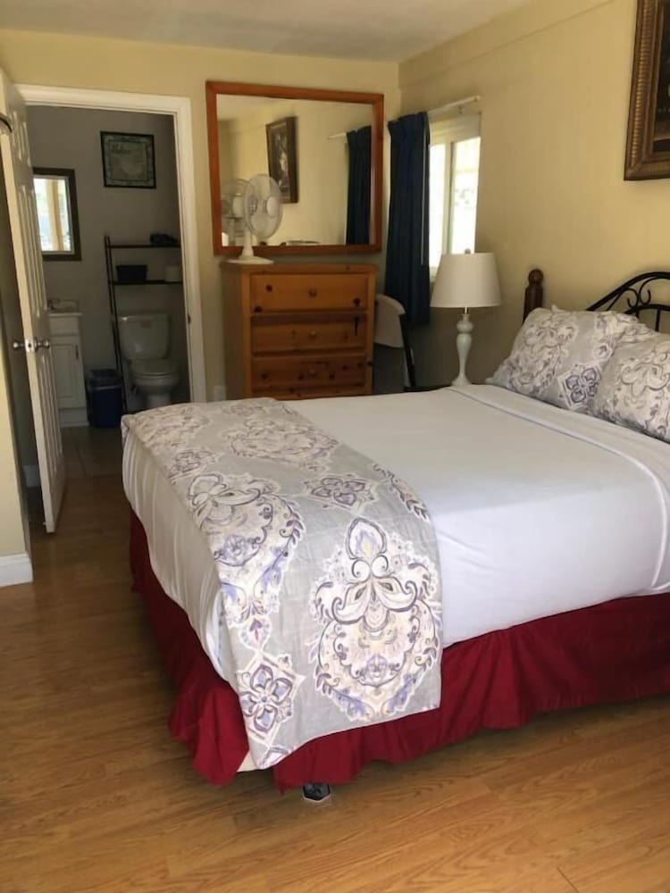 Rest Haven Motel - photo 12
