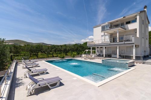 Family harmony — 4-Star Luxury Hotel in Trogir, Croatia