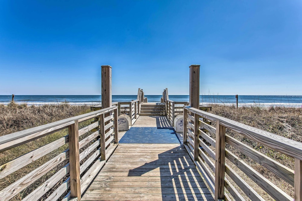 Resort Perks and Pools Townhome By Barefoot Landing - photo 20