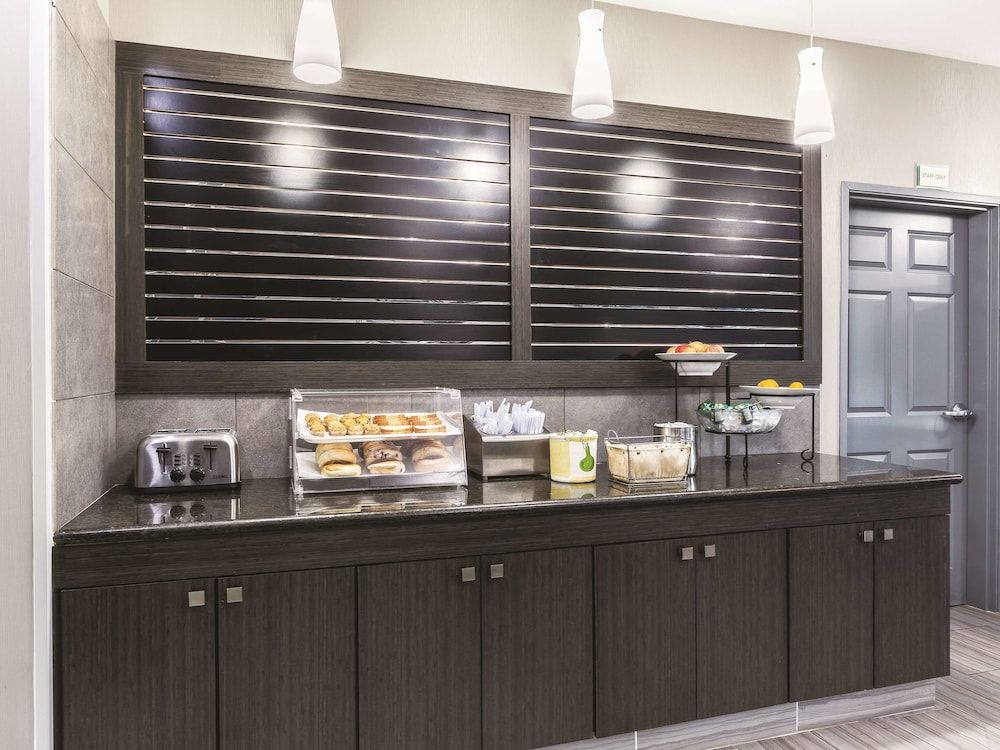 La Quinta Inn & Suites by Wyndham Houston Clear Lake NASA - photo 29