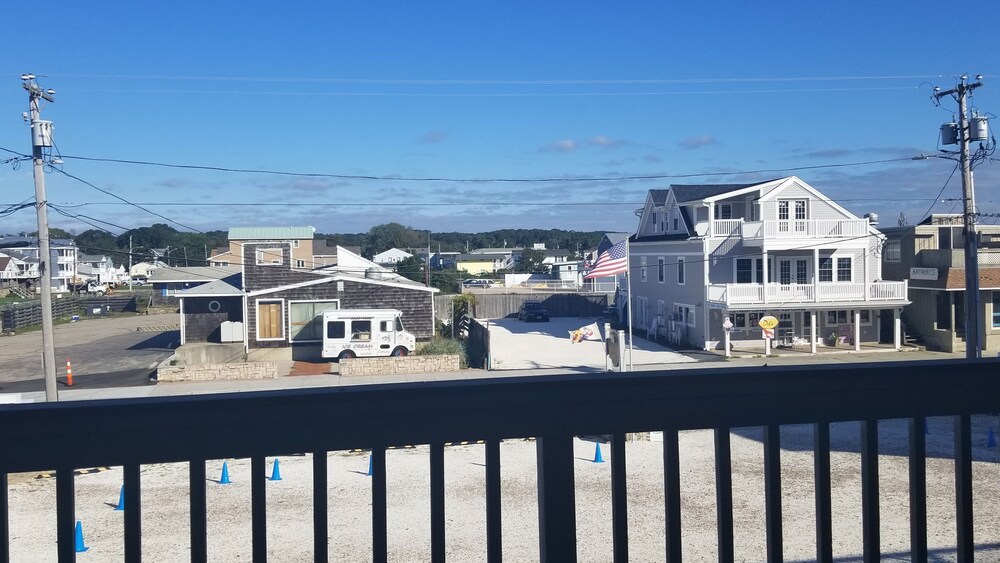 Sandcastle Beachfront Inn - photo 23