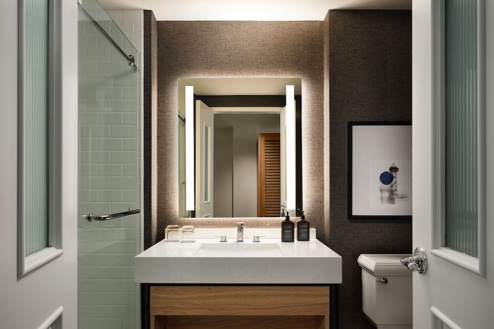 Sheraton Erie Bayfront Hotel - photo 20