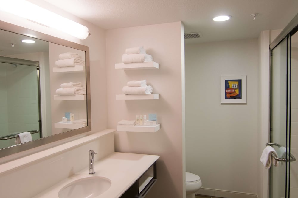 Hampton Inn & Suites Tulsa Downtown - photo 21
