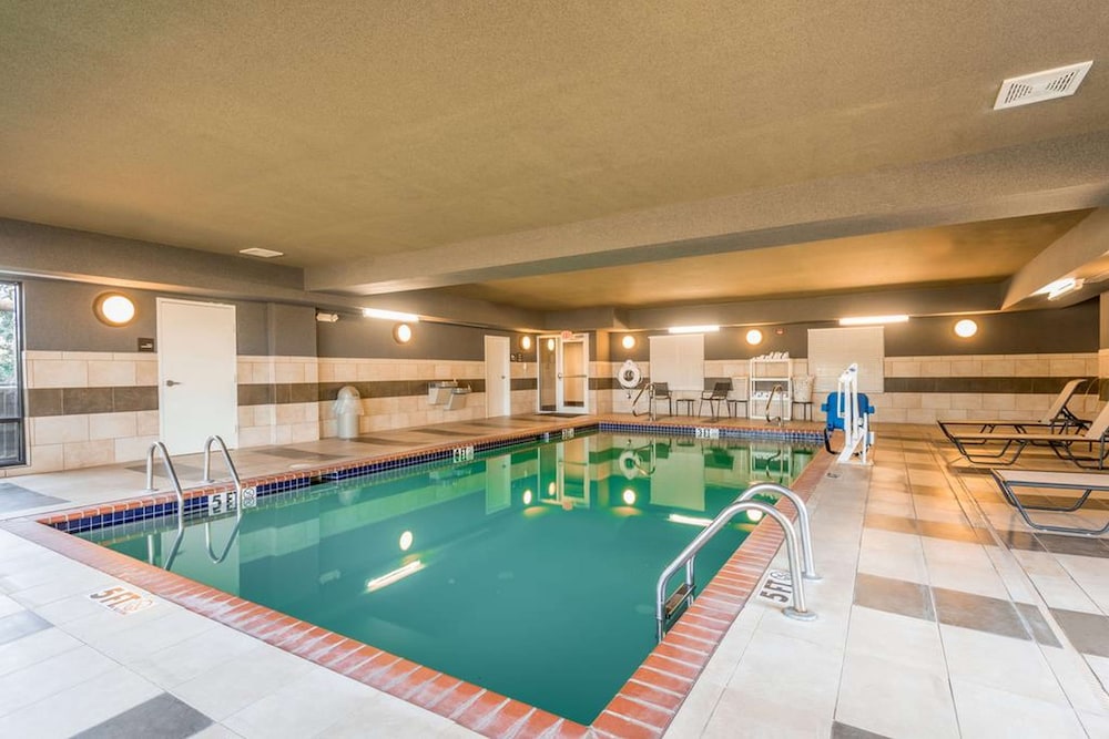 Hampton Inn New Albany - photo 46