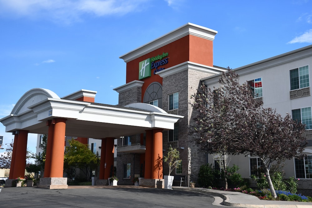 Holiday Inn Express & Suites Evanston By IHG - photo 58