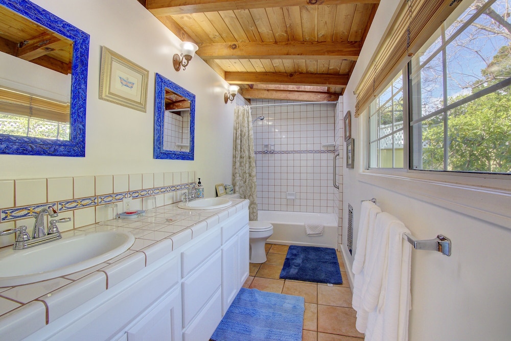 Secret Garden Inn and Cottages - photo 114