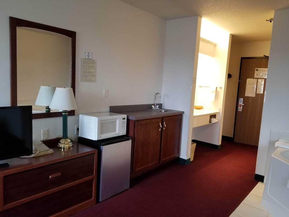 Bilmar Inn & Suites Dell Rapids Near Sioux Falls - photo 10