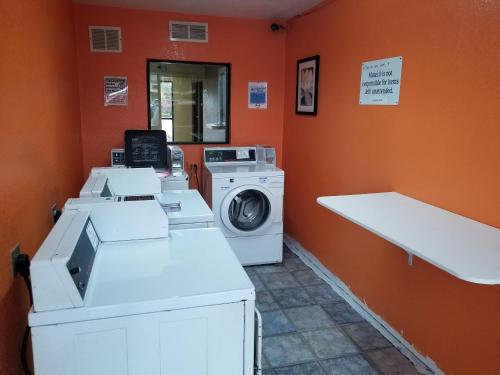 Americas Best Inn Macon - photo 23