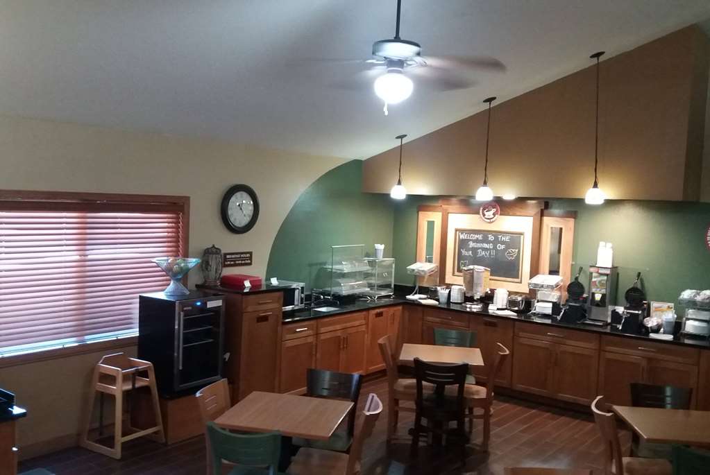 AmericInn by Wyndham Kewanee - photo 17