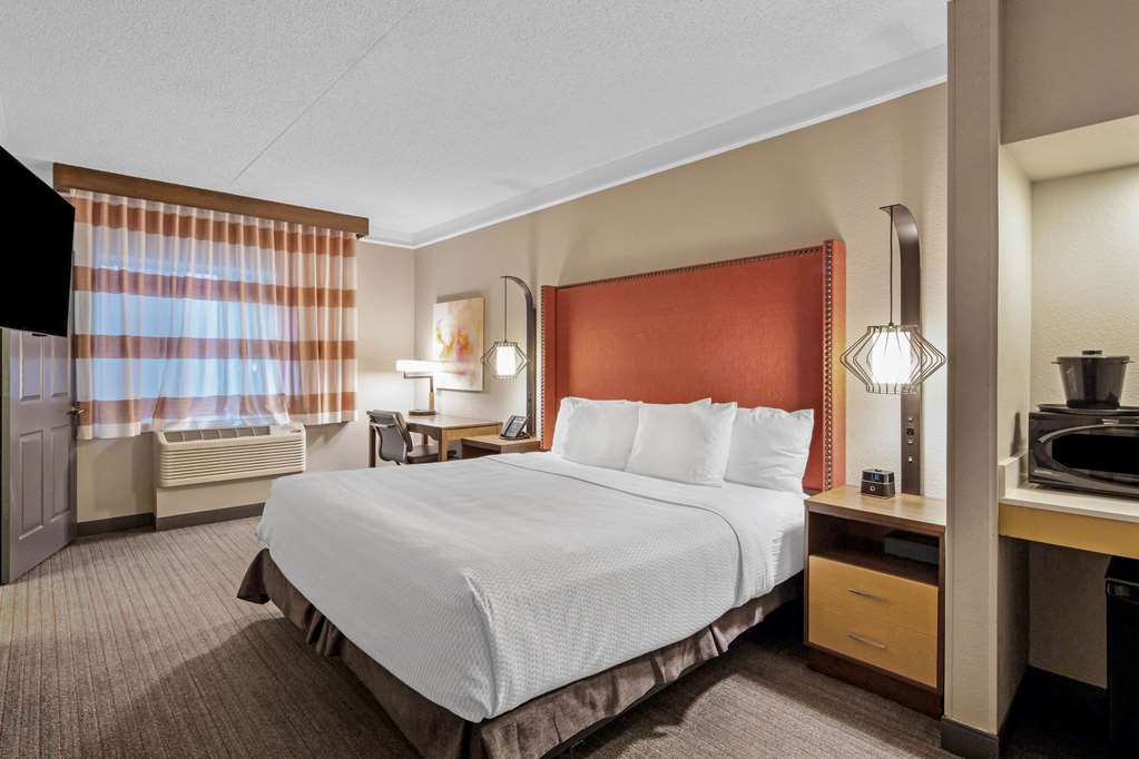 La Quinta Inn & Suites by Wyndham San Francisco Airport N - photo 9