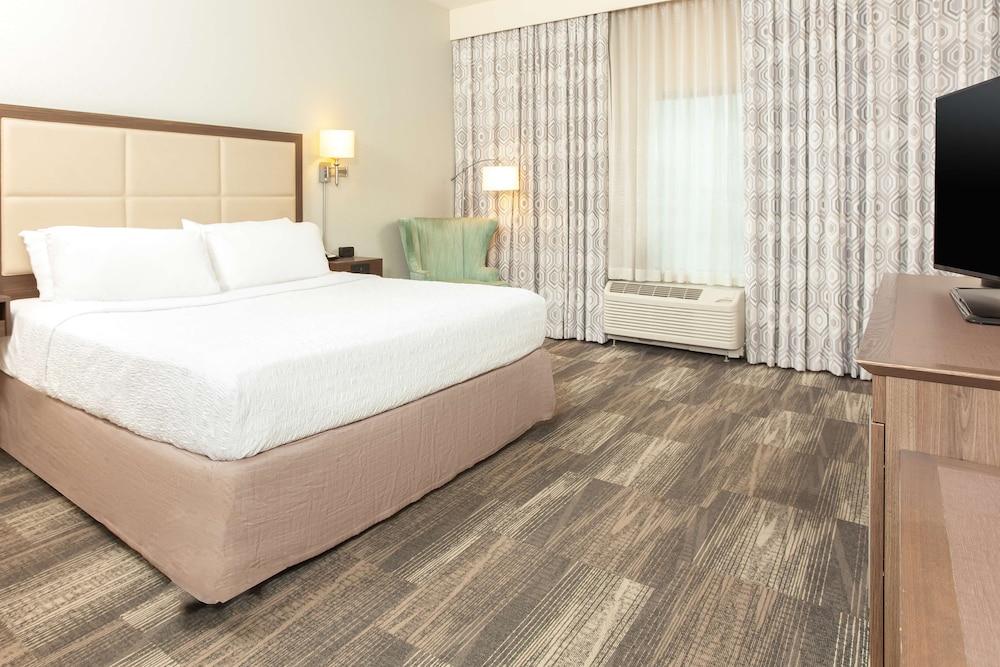 Hampton Inn & Suites Niles Warren - photo 8