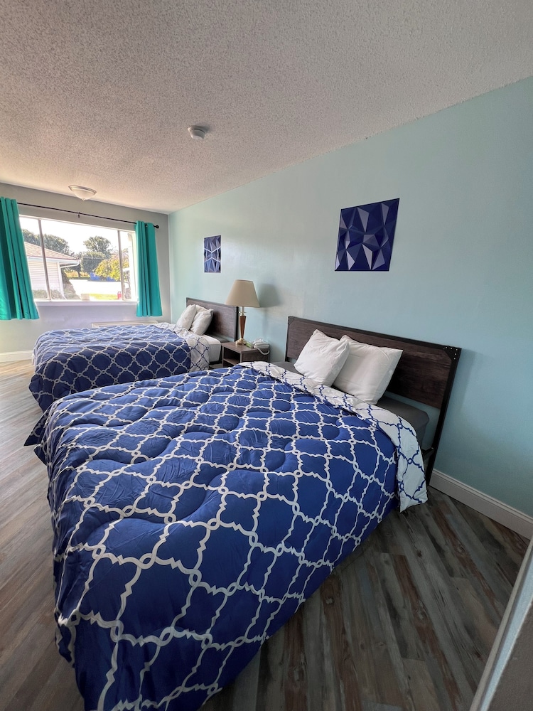 Ambassador Inn And Suites - photo 12