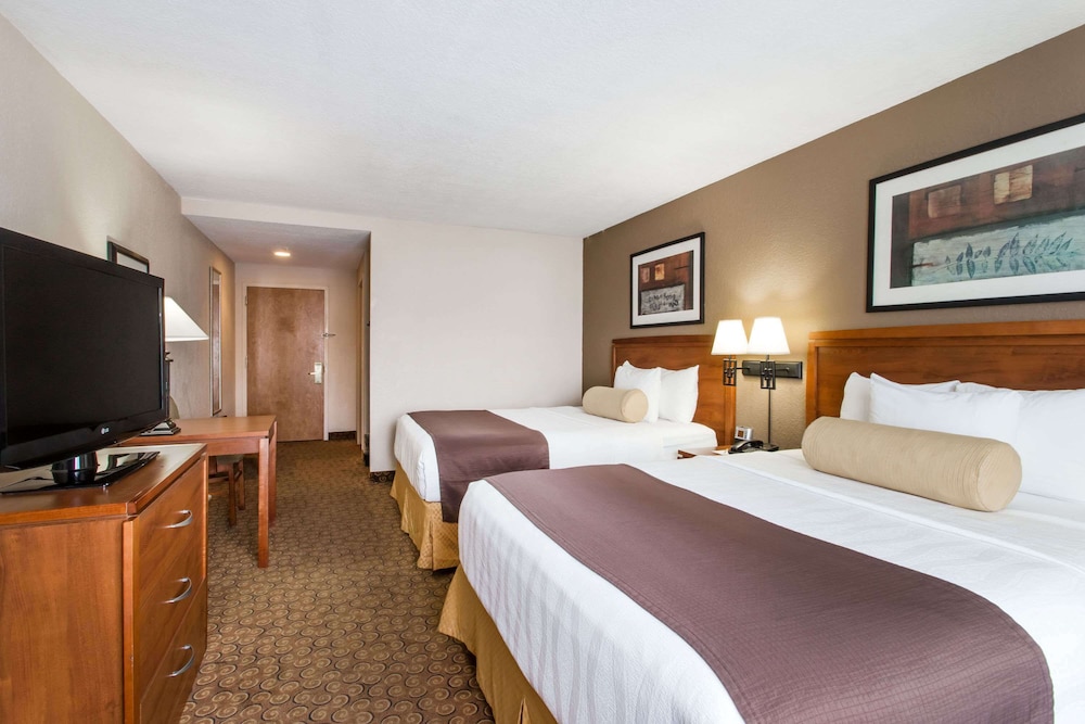 Days Inn & Suites by Wyndham Fort Pierce I 95 - photo 5