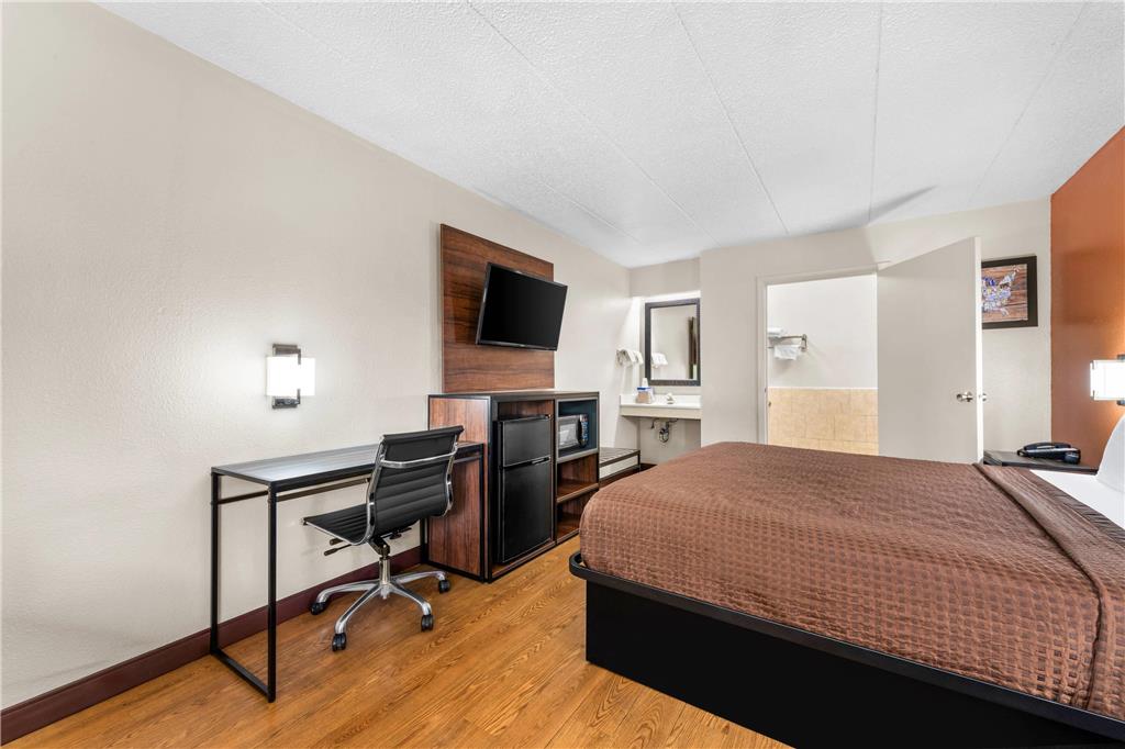 Econo Lodge Charlotte Airport - photo 24