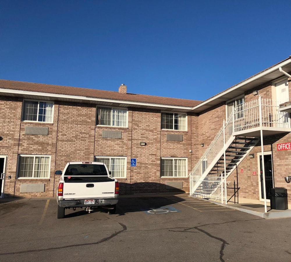 Ameri Stay Inn & Suites - photo 24