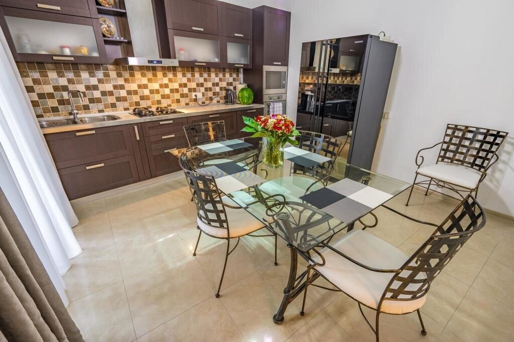Babilinastan - carbon neutral hotel in Tbilisi