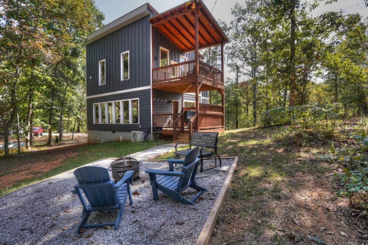 Brand New Modern Luxury Couples Fit for Royalty in Cleveland, United States