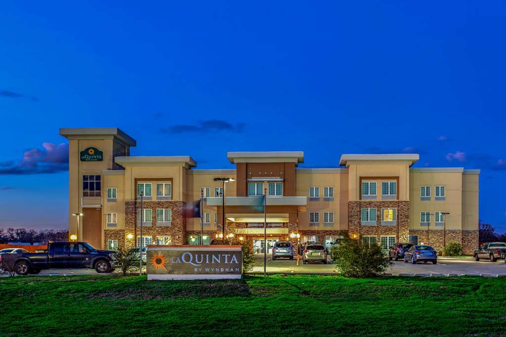 La Quinta Inn & Suites by Wyndham Luling - featured photo
