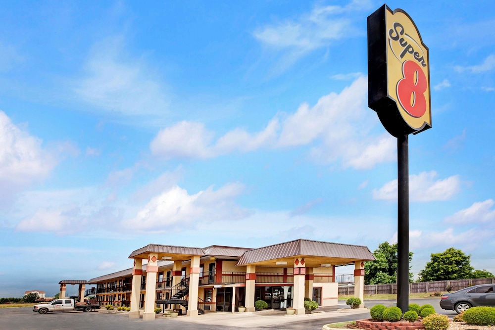 Super 8 by Wyndham Shawnee - photo 31