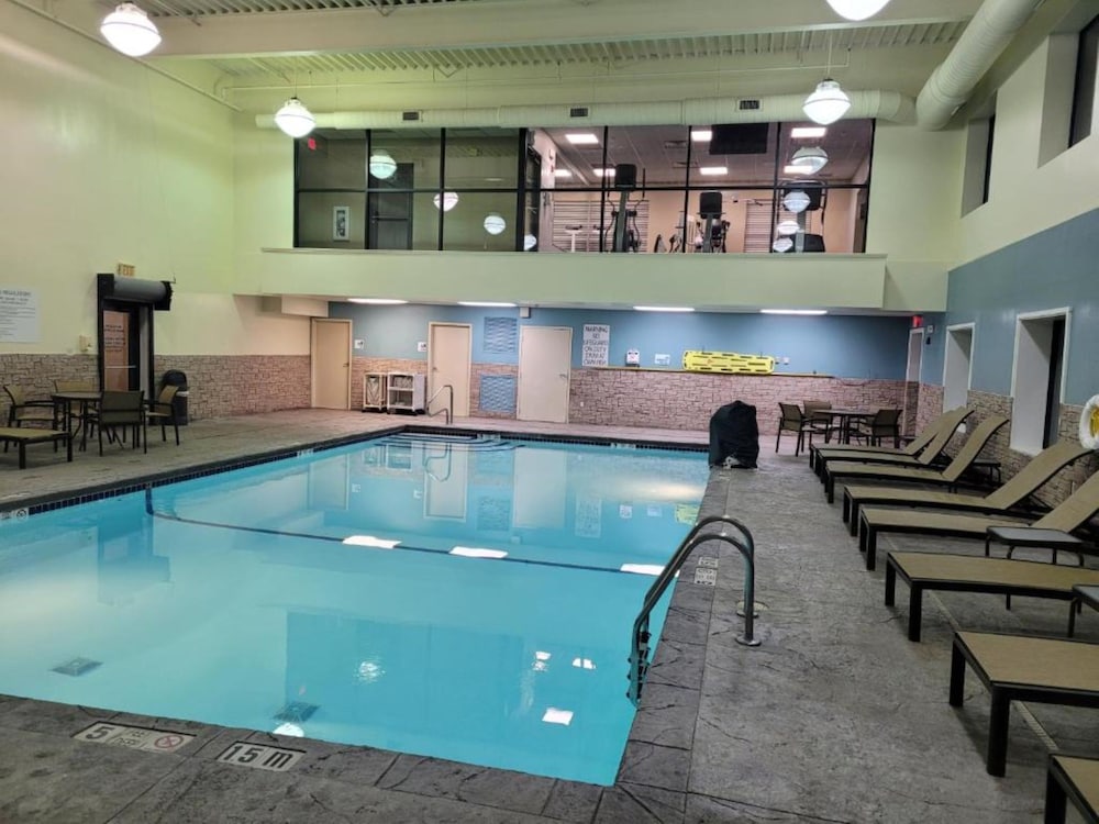 Holiday Inn Express Hotel & Suites Buffalo Airport by IHG - photo 24
